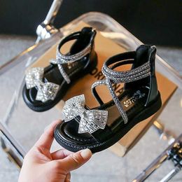 Sandals Girls Shiny Cool Rhinestone Bow Childrens Sandals 2023 Summer Open Toe Childrens Edition Fashion Backstrap Zipper Casual Shoes New J240228