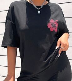 65Womens Designer T Shirt Tee Tee Tshirt Ubrania Kobiety Koszule Moda drukuj okrągła szyja Czarna biała koszulka z krótkim rękawem na ponadwymiarowe ubrania TEE TOP 2XL