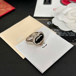 Love Rings Womens mens channel Designer Ring Couple Luxury Jewellery Casual Fashion Street Classic Ladies Rings Holiday Gifts 1214