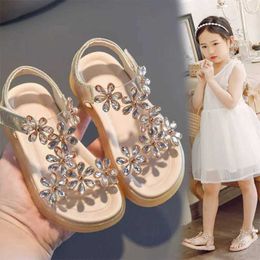 Sandals Summer girl sandals rhinestone flip over childrens princess shoes J240228