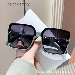 Original 1to1 Net red box sunglasses for womens new high-end sense H-home street photo UV resistant travel driving 848 FJC7