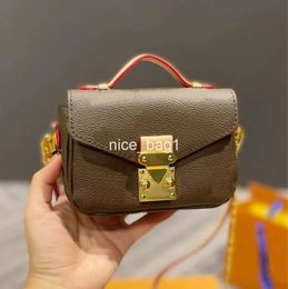 Bags Micro Metis Chain Shoulder Bag Designer Mini Clasp Crossbody Flap Leather Pochette Purse Wallet