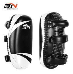 BN One Piece Kicking Muay Thai Boxing Pads Shield Focus Target Taekwondo Kickboxing Martial Arts Training Equipment DBE301T4390187