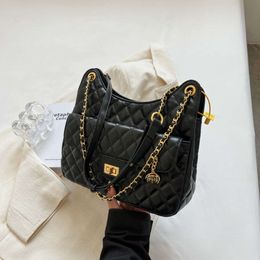 Live Streaming New Women's Fashion Lingge Embroidery Thread Chain Single Shoulder Crossbody Internet Celebrity Small Square Bag 75% Factory Wholesale