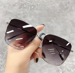 New Classic Retro Designer high quality Sunglasses men Fashion SunGlasses Anti-Glare Casual Eyeglasses For Women