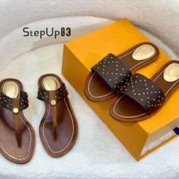 2024 Luxury Brand Designer slippers slide thong sandal brown leather letters sandals women slipper men slides waterfront rivets Beach Slippersom