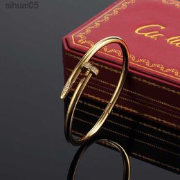 Bracelets Nail Bracelet Designer Bracelets Luxury For Women Fashion Steel Alloy Gold-plated Craft Never Fade Not Allergic Wholesale Car Large Clou AA 240228