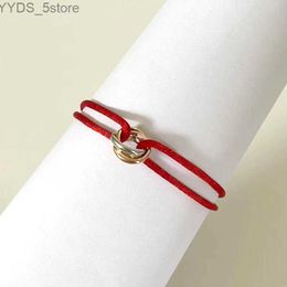 braccialetto di design di gioielli da donna lussuoso braccialetto in acciaio inossidabile tre anelli fibbia in metallo catena a nastro braccialetto multicolore di dimensioni regolabili Articolo caldo 240228