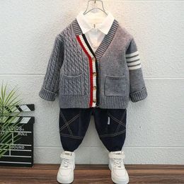 Childrens Sweater Coat Spring and Autumn Boys Handsome V-Neck Outer Sweater Childrens Baby Knitted Cardigan 240223