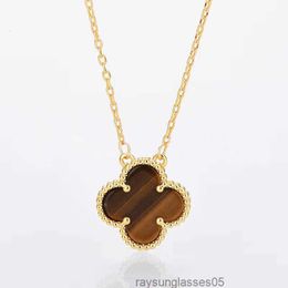 Brand 15mm Clover Necklace Fashion Charm Single Flower Cleef Necklace Luxury Diamond Agate 18k Gold Designer Necklace for Women BNGUQ