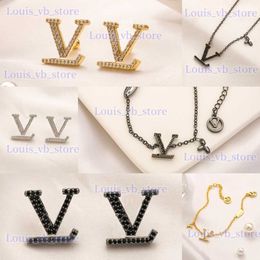 Bracelet Earrings Necklace luxury Brand Earrings Designers Bracelet Necklace Women Jewellery set Letter Ear Stud Bracelet 3 Colour Crystal Earring for Women Party Acc