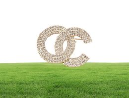 Brand Luxurys Design Diamond Brooch Women Crystal Rhinestone Letters Suit Pin Fashion Jewelry Clothing Decoration High Quality 7421278
