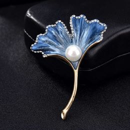 Korean Version Boutique Ginkgo Pearl Rhinestone Brooch for Women's Fashion and Versatility, Leaf Breastflower Clothing Accessories, Pin Accessories