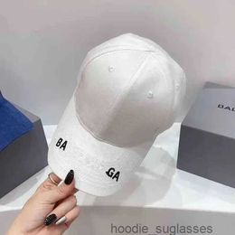 2024 New Mens and Womens Baseball Caps French Paris Alphabet Casual Hats Outdoor Couple Sun S23ad