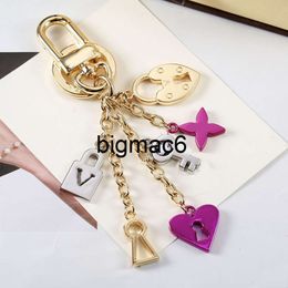 Fashion Keychain Letter Designer Keychains Metal VL Keychain Womens Bag Charm Pendant Auto Parts accessories gift with box 2308049Z