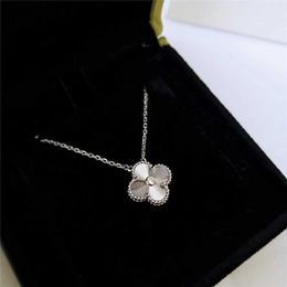 Designer Van cl-ap New S925 Silver Lucky Laser Four-leaf clover Pendant Necklace Womens Luxury Small Crowd Clavicle Chain Fashion High Grade Bracelet V6Z4