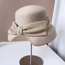 Berets Autumn Winter Hepburn Style Bow Decoration High-quality Wool Fedora Hat Fashion French Elegant Bucket Designer