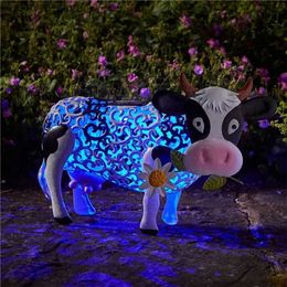 Other Home Decor Garden Statue Floral Hollow Out Dairy Cow Shaped Resin Artware with Solar Lamp for Park Courtyard Q240229