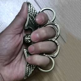Power Paperweight High Quality Gaming 100% Factory Wholesale Boxing Hard Window Brackets Knuckleduster Four Finger Rings Boxer Tools Outdoor Fist 868806