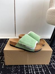 2024 Designer Fuzzy Testa tonda Punta aperta Mezza Pantofole di lusso In pelle scamosciata Scarpe da uomo Slip-on Autunno Inverno Moda all'aperto Casual Scarpe piatte da coppia