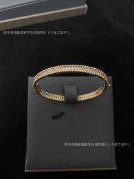 Designer Van cl-ap Fanjia High Edition Titanium Steel Plated 18K Rose Gold V Narrow Full Diamond Sky Star Bracelet Fashion Four Leaf Grass DSWN