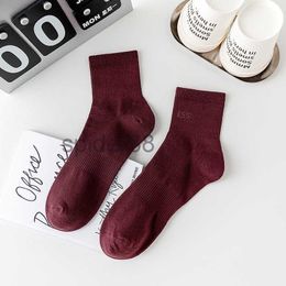 Designer Sock for Men Stockings Grip Socks Motion Cotton Allmatch Solid Color Classic Hook Ankle Breathable Black White Basketball Football Sports with Box T06 V98F
