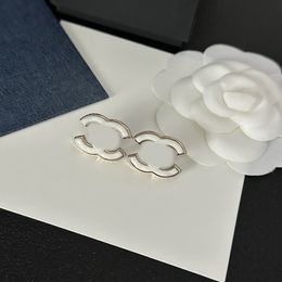 Earrings High-end Charm Earring Designer Stud 18K Gold Plated Copper White Earrings Fashion Womens Brand Letter Crystal Rhinestone Pearl Womens Wedding Jewellery