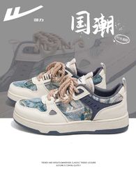 Warrior Secret Forest Buty męskie 2024 Nowe wiosenne buty męskie buty w Chinach Chińskie wszechstronne swobodne buty na desce sportowe Mężczyźni