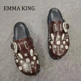 312 Round Toe Fashion Eyelet-Embellished Women Slippers Sier Tone Buckles Mules Female Chunky Rubber Sole Studded Leather Flats 240223 411 703