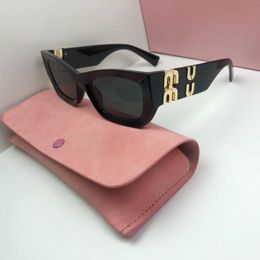 Sunglasses 2024mui Mui Designer Womens Oval Frame Glasses UV Selling Property Squared Metal Legs Miu Letter Design