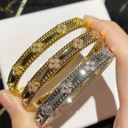 Designer Van cl-ap Seiko Fanjia Kaleidoscope Bracelet Womens Lucky Four Leaf Grass Plated 18K Gold Sky Star Snap 9AI9