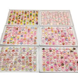 100pcsLot Wholesale Children Finger Rings for Girls Party Pink Cute Jewelry Open Adjust Resin Ring Cake Animal Fruit Ice Cream 240226