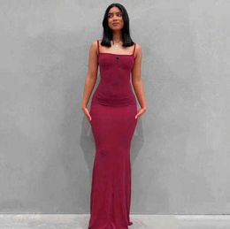 基本的なカジュアルドレスデザイナー2023夏のスパゲッティストラップブラックロングドレス女性ノースリーブソリッドスキニーボディトランペットマキシセクシーベスティドス