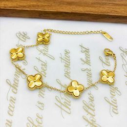 Designer Van cl-ap Whole body titanium steel Personality Lucky Flower Crushed Temperament Minimalist Chain Bracelet Female Netizen Best Friend