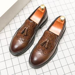 Dress Shoes 2024 Leather Slip-on Men Casual Business Classic Tassels Design Mens Brogue Comfortable Breathable