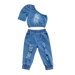 Spädbarn barnflickor denim tshirt och byxor passar mode fast färg oneshoulder toppar rippade långa byxor 16t 240220