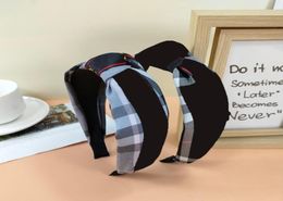 23ss 4color Brand Designer Letters Headband PU Leather Hair Jewelry Stripe Women Vintage Retro Wide Edge Cloth HairHoop Outdoor Sp6108886