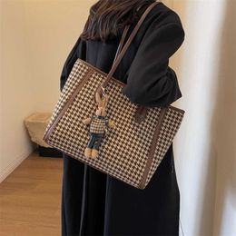 Capacity Large Womens Tote Bag Korean Version Versatile Handbag Niche High-end Thousand Bird Grid Shoulder