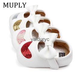 Sneakers Fashion Baby Princess Shoes PU Leather First Walker Shinning Love Pattern With Bow Girls Soft Soled For Newborn H240601