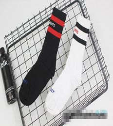 Vetements Socks Mens Socks Teenager Hip Hop Style White Black Long Sockings Letter Embroidery Athletic Leg Warmers Stripe Socks 03677178