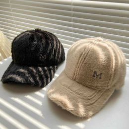 Ball Caps M Letter Rabbit Fur Blended Cap Ins Tide Brand Female Autumn and Winter All-match Plush Hat Suitable for Face Big Baseball Caps Y240531NX33