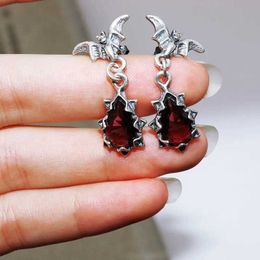 Charm Fashionable and Personalized Gothic Dark Night Bat Zircon Earrings for Men and Women Punk Rock Hip Hop Jewelry Y240531K7N3