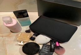 Paris Brand cosmetic bag with gift box Portable cosmetic storage bag Luxury female designer Zero Purse elegant Black Mini zip pock1892274