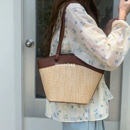 Дизайнерская женская сумочка французская ретро -трава сплетенная сумка женское отдых пляжного отдыха Большой потенциал для путешествий на плечах мода сплетенная сумка