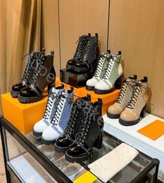 Designer Luxury Women Boots Fashion Saltos altos Martin Boots Real Leather Zipper Letter Lace Up Black White Boot com Original com1577197