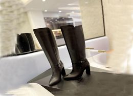 Elegantes Design der neuen langen Bootsdesigner Luxus Winter Schafskinin Frauen039s Pointy Schuhe Mode Knreihe Heels Cowboy -Stiefel E2889175