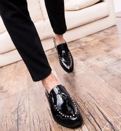 Light Sole Pointed Toe Loafers Men Shoes PU Classic Fashion Patent Leather Everyday Party Banquet Trend Rivet Tassel Decorative El8119711