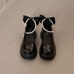 Sapatos de couro pequeno de salto alto para mulheres 2024 Novo saia da mola de correntes duplas e outono usando 7cm Shoes Mary Jane livre de e -mail