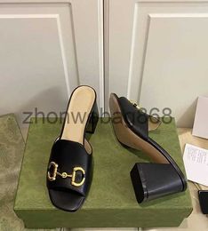 Slippers Factory direct selling womens designer slippers fashion summer thick heel leather beach sandals luxury wedding gift box large 34-41 J240531