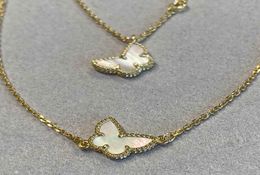 2021 New arrival V gold material butterfly shape bracelet and necklace with white shell for women engagement jewelry gift 7499597